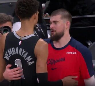 Вембаньяма хотів накинутися на бігмена "Кліпперс" після підлого поштовху в спину 49