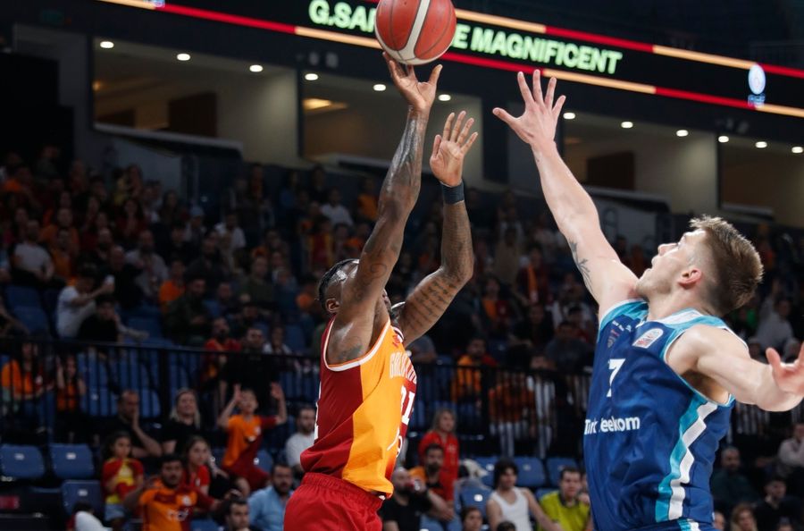 Чемпіонат Туреччини, 1/4 фіналу: результати матчів 30 травня 2 - basket.com.ua Чемпіонат Туреччини, 1/4 фіналу: результати матчів 30 травня 1 - basket.com.ua