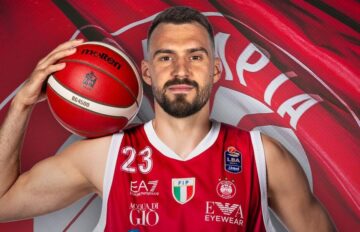 Офіційно: "Мілан" підписав легенду "Фенербахче" 53