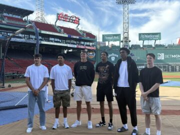 Максим Шульга спробував себе в бейсболі, відвідавши матч легендарної команди МЛБ 41