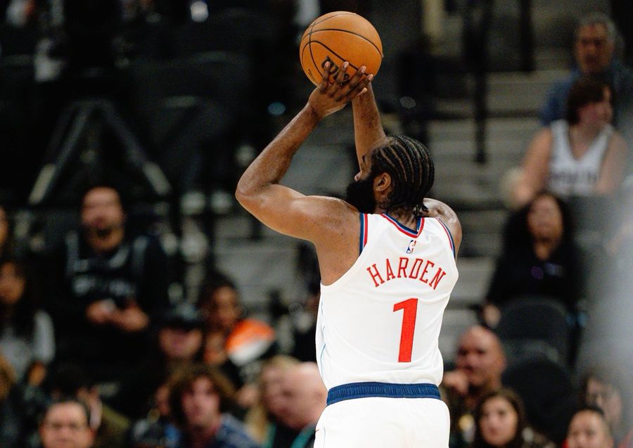 На чотири гри раніше за Леброна: Харден приєднався до елітного клубу за набраними очками та асистами 1