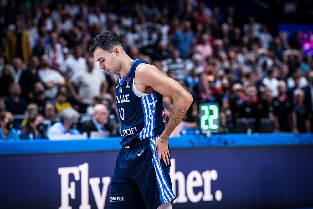 Відео баззера Костаса Слукаса з центру майданчика 1 - basket.com.ua