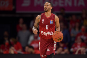 "Баварія" розгромила "Альбу" і скоротила рахунок у фінальній серії 57