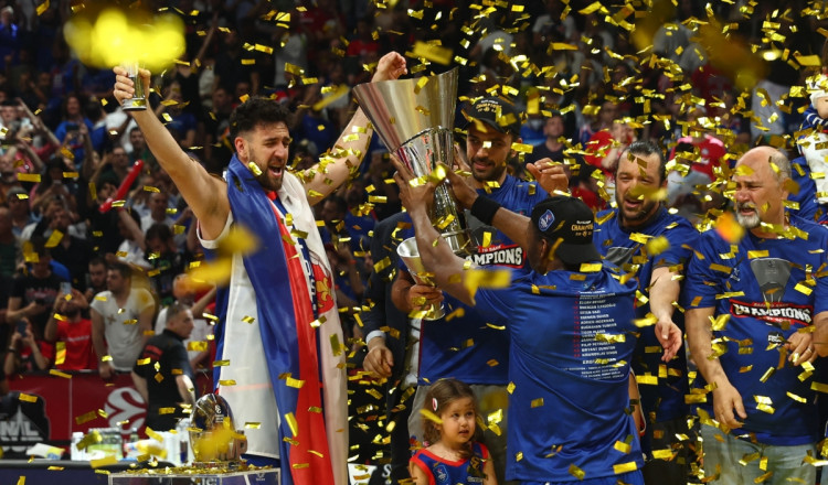 "Анадолу Ефес" другий сезон поспіль виграв Євролігу 2 - basket.com.ua "Анадолу Ефес" другий сезон поспіль виграв Євролігу 1 - basket.com.ua