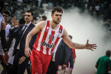 Саша Везенков залишиться у "Олімпіакосі" - завершився дедлайн його вильоту в НБА 39 - basket.com.ua