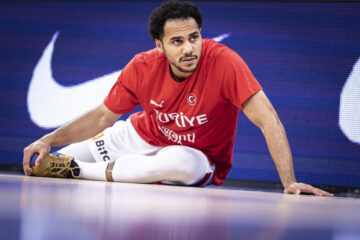 Шейн Ларкін емоційно відреагував на покарання за відмову грати в збірній Туреччини 43