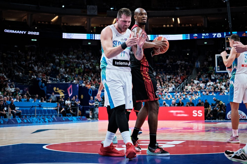 Бельгія незадоволена суддівством у матчі зі Словенією 2 - basket.com.ua Бельгія незадоволена суддівством у матчі зі Словенією 1 - basket.com.ua