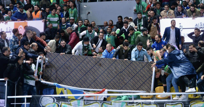 В Єгипті частково впали баскетбольні трибуни під час гри 2 - basket.com.ua В Єгипті частково впали баскетбольні трибуни під час гри 1 - basket.com.ua