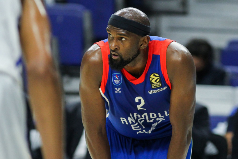 Форварда “Анадолу Ефеса” госпіталізовано через проблеми із серцем 2 - basket.com.ua Форварда “Анадолу Ефеса” госпіталізовано через проблеми із серцем 1 - basket.com.ua