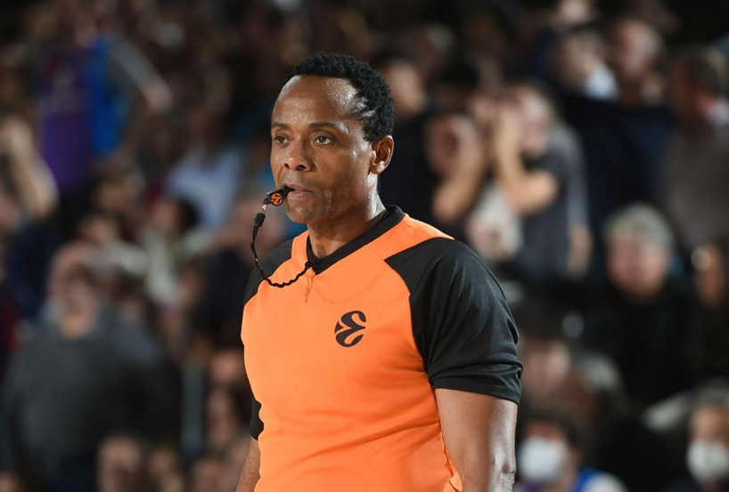 Євроліга винесла покарання фанату "Олімпіакоса" за расистські образи на адресу арбітра 2 - basket.com.ua Євроліга винесла покарання фанату "Олімпіакоса" за расистські образи на адресу арбітра 1 - basket.com.ua