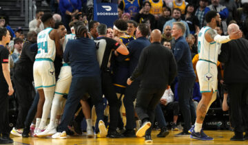 Скандальний вчинок гравця "Голден Стейт" привів до масової сутички з двома вилученнями в кінці матчу 29 - basket.com.ua