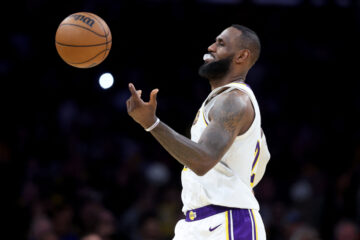 Леброн Джеймс розірве контракт з "Лейкерс" і стане вільним агентом 35 - basket.com.ua