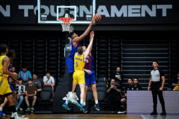 13-річний гравець виконав потужний данк в матчі за основну команду "Барселони" 37