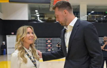 Офіційно: "Лейкерс" продані за рекордні в історії спорту 10 мільярдів доларів 11