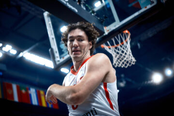 Суперзірка Євроліги посилив травму на Євробаскеті і не зможе грати за свій клуб 43
