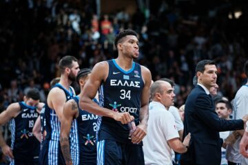 Янніса Адетокумбо та Денніса Шрьодера було видалено в четвертій чверті 43