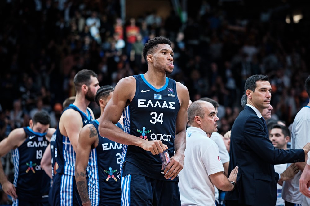 Янніса Адетокумбо та Денніса Шрьодера було видалено в четвертій чверті 1