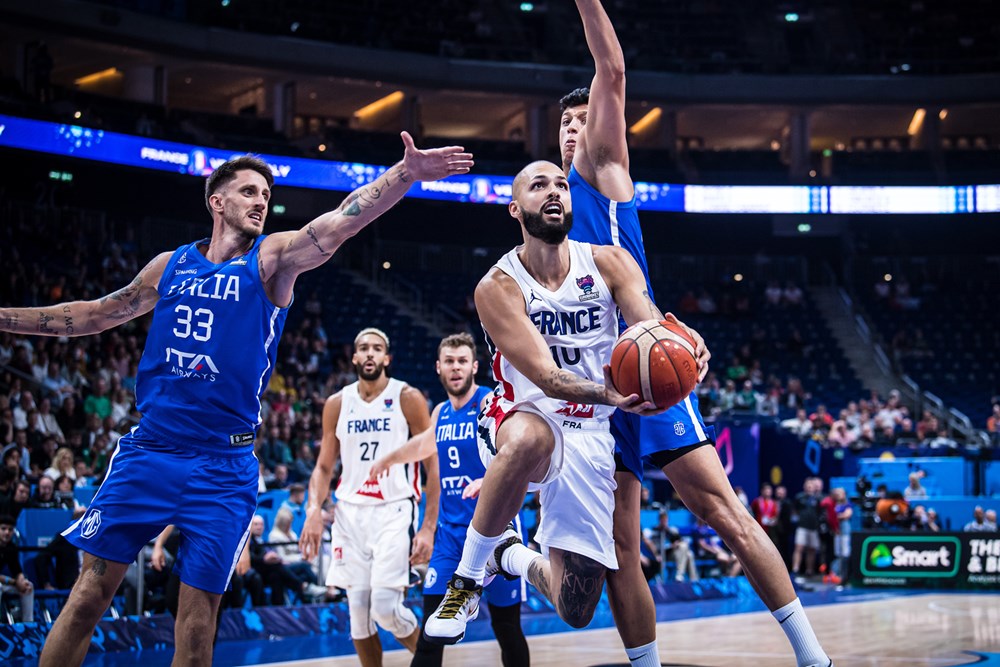 Євробаскет-2022. Франція в битві з овертаймом перемогла Італію 2 - basket.com.ua Євробаскет-2022. Франція в битві з овертаймом перемогла Італію 1 - basket.com.ua