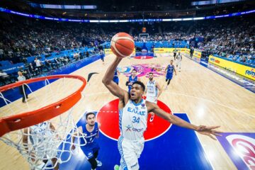 Потужний перфоманс Янніса Адетокумбо в матчі проти Чехії: відео 47 - basket.com.ua