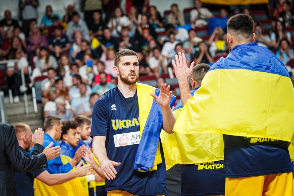 Збірна України прибула в Мілан 2 - basket.com.ua Збірна України прибула в Мілан 1 - basket.com.ua