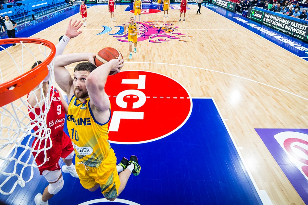 Постер-данк Михайлюка — в топ-10 моментів другого дня 1/8 фіналу Євробаскета 1