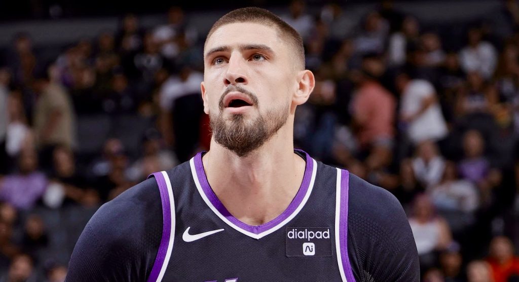 Олексій Лень не зміг дограти матч НБА через травму 2 - basket.com.ua Олексій Лень не зміг дограти матч НБА через травму 1 - basket.com.ua