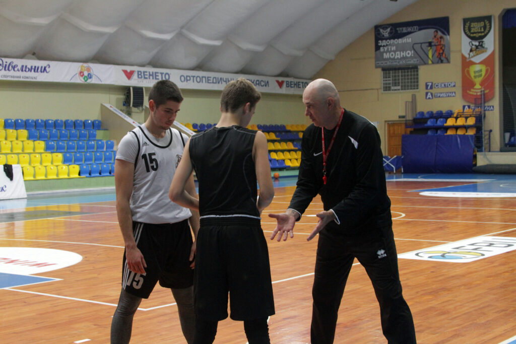 “Черкаські Мавпи” оголосили ім’я нового головного тренера 2 - basket.com.ua “Черкаські Мавпи” оголосили ім’я нового головного тренера 1 - basket.com.ua