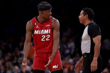 Джиммі Батлер отримав серйозну травму в матчі плей-ін НБА 51 - basket.com.ua