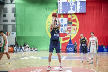 Максим Кличко: "Мріємо с батьком і дядьком, що після завершення війни, усі зможуть зібратися на трибунах і побачити гру збірної України з моєю участю" 33