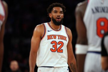 Карл-Ентоні Таунс встановив рекорд "Нікс" в XXI сторіччі, ставши в один ряд з легендарним Юїнгом 29