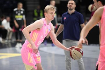 Українці за кордоном: Кобзистий, Ковальов, Тихонов, Мироненко, Ліщина, Корбут 57