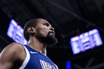 Кевін Дюрант прокоментував раптове переведення на лаву запасних в важливому матчі Олімпіади 33 - basket.com.ua