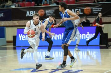 Українці за кордоном: Грицак, Артамонов, Кондраков, Пашкевич, Зайцев 43