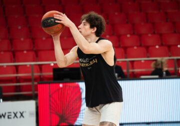 Українці за кордоном: Ковляр, Павлов, Крутоус 39