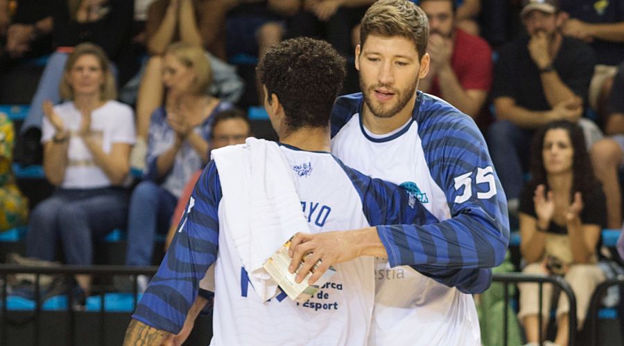 В'ячеслав Кравцов покинув іспанську "Менорку" 2 - basket.com.ua В'ячеслав Кравцов покинув іспанську "Менорку" 1 - basket.com.ua