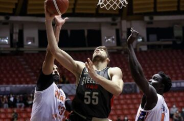 Українці за кордоном: Кравцов, Бояркін, Антіпов, Бачурін, Яйло, Марченко, Шевчук, Шеліст 33