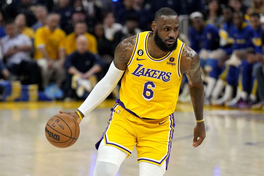 Леброн Джеймс перевершив рекорд Дірка Новіцкі 2 - basket.com.ua Леброн Джеймс перевершив рекорд Дірка Новіцкі 1 - basket.com.ua