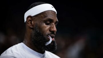 Леброн Джеймс висловився про постійне освистування Джоела Ембііда на Олімпіаді в Парижі 23 - basket.com.ua