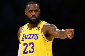Офіційно: "Лейкерс" відправили Леброна Джеймса в G-Лігу 25