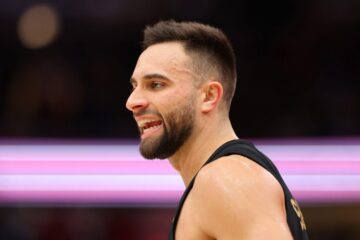 Гравець "Клівленда" забив другий за дальністю переможний кидок в історії і встановив рекорд НБА 57 - basket.com.ua