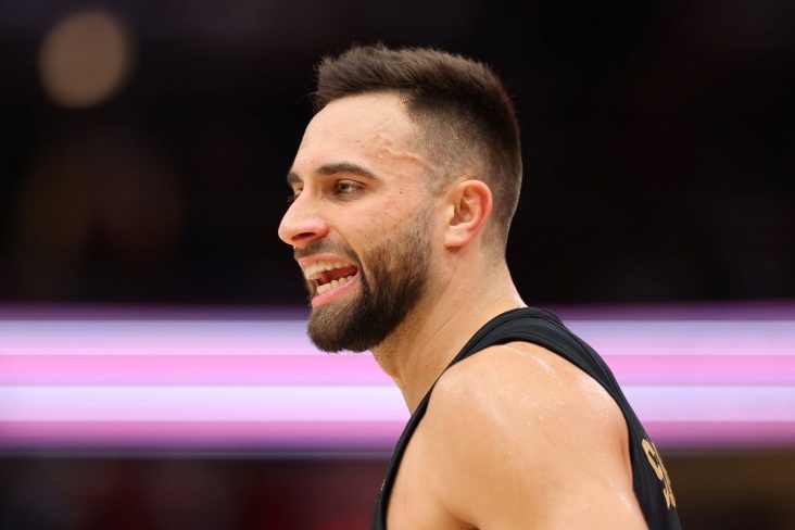 Гравець "Клівленда" забив другий за дальністю переможний кидок в історії і встановив рекорд НБА 2 - basket.com.ua Гравець "Клівленда" забив другий за дальністю переможний кидок в історії і встановив рекорд НБА 1 - basket.com.ua