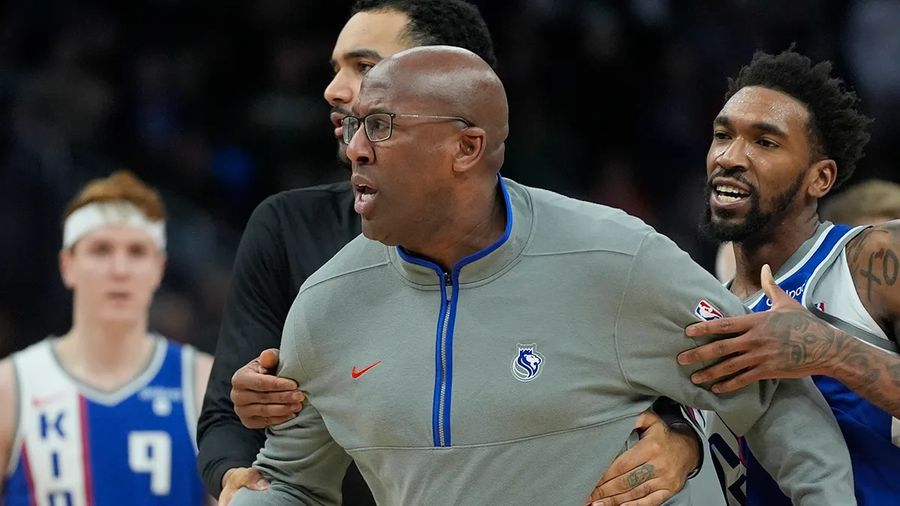 "Сакраменто" і Майк Браун зуміли прийти до згоди по новому контракту 2 - basket.com.ua "Сакраменто" і Майк Браун зуміли прийти до згоди по новому контракту 1 - basket.com.ua