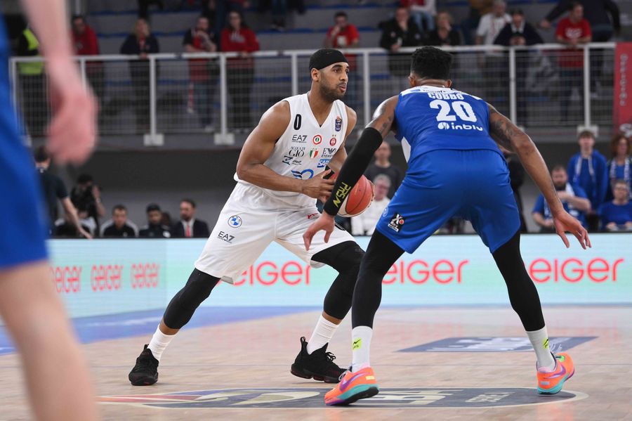 Чемпіонат Італії: представник Єврокубку здолав "Мілан" 2 - basket.com.ua Чемпіонат Італії: представник Єврокубку здолав "Мілан" 1 - basket.com.ua