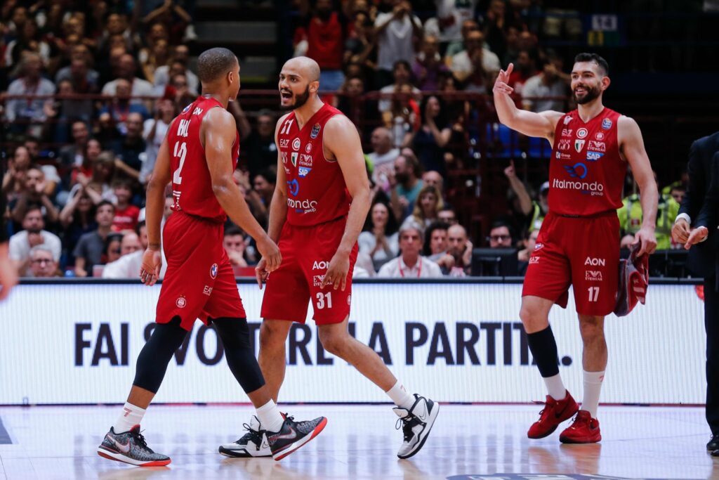 Чемпіонат Італії, фінал: "Мілан" здобув перемогу над "Віртусом" 2 - basket.com.ua Чемпіонат Італії, фінал: "Мілан" здобув перемогу над "Віртусом" 1 - basket.com.ua