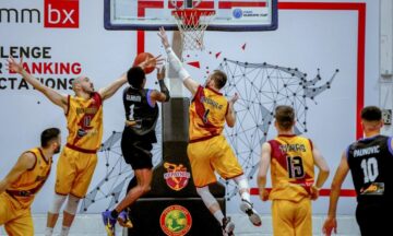 Українці за кордоном: Войналович, Давидюк, Мішула, Павлов, Артамонов, Агафонов, Беліков, Фролов 43