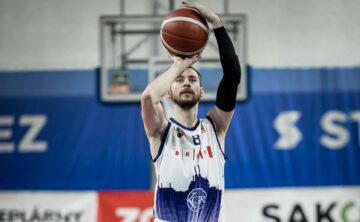 Українці за кордоном: Ковальов, Фролов, Мішула, Бєліков, Артамонов, Коренюк зібрав 22 підбирання 49