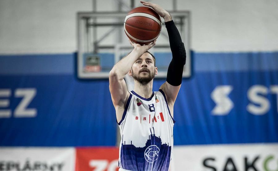 Українці за кордоном: Ковальов, Фролов, Мішула, Бєліков, Артамонов, Коренюк зібрав 22 підбирання 1