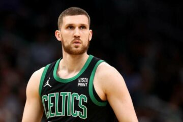 Святослав Михайлюк зіграв рекордні в сезоні 19 хвилин у матчі з "Голден Стейт" 23 - basket.com.ua