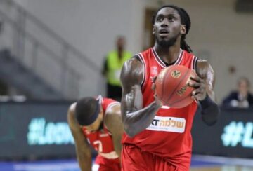 Президент "Хапоеля" намагається натуралізувати скандального легіонера 27