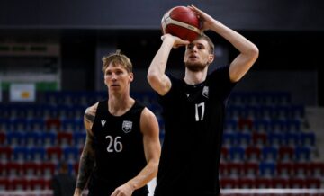 Українці за кордоном: Войналович, Балабан, Уро-Ніле 49